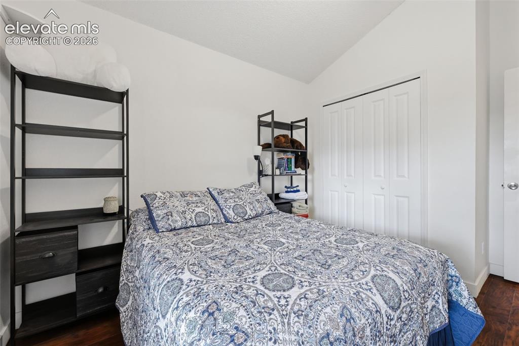 Image 16 of 26: Bedroom
