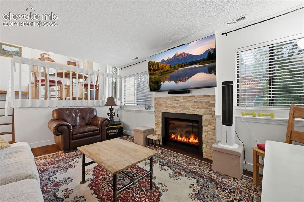 Image 18 of 26: Living Room