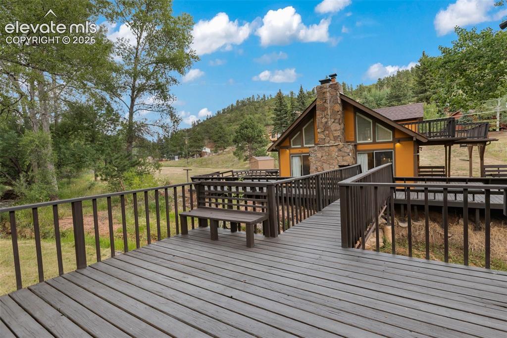 Image 8 of 50: Deck