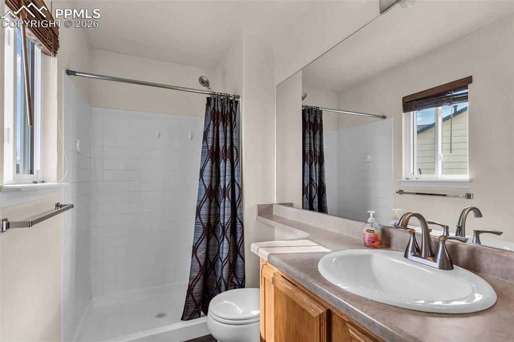 Image 18 of 38: Bathroom