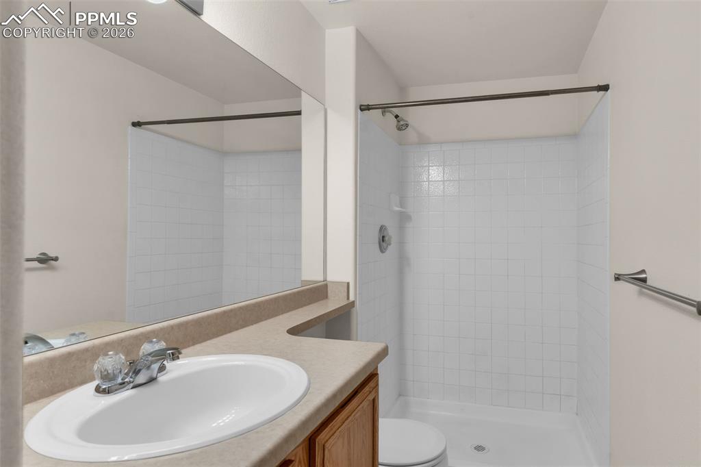 Image 30 of 38: Bathroom