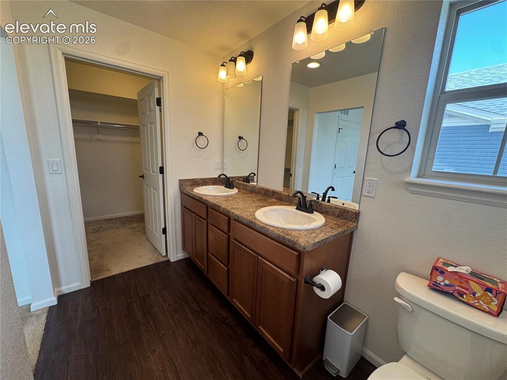 Image 14 of 31: Bathroom