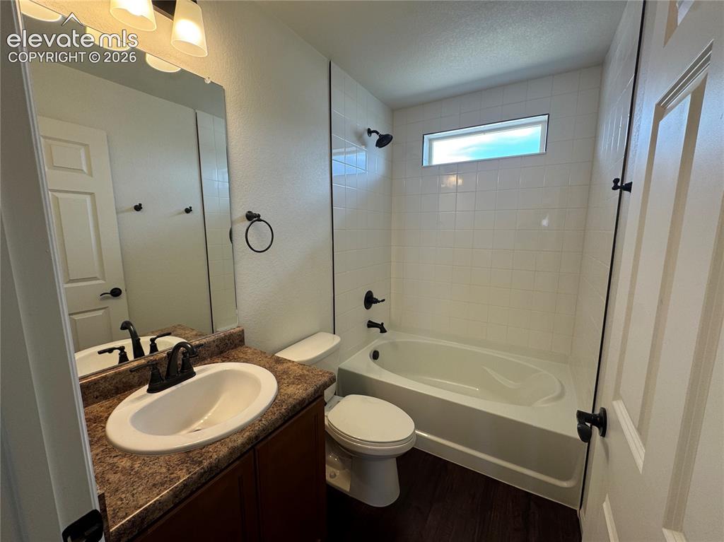 Image 18 of 31: Bathroom