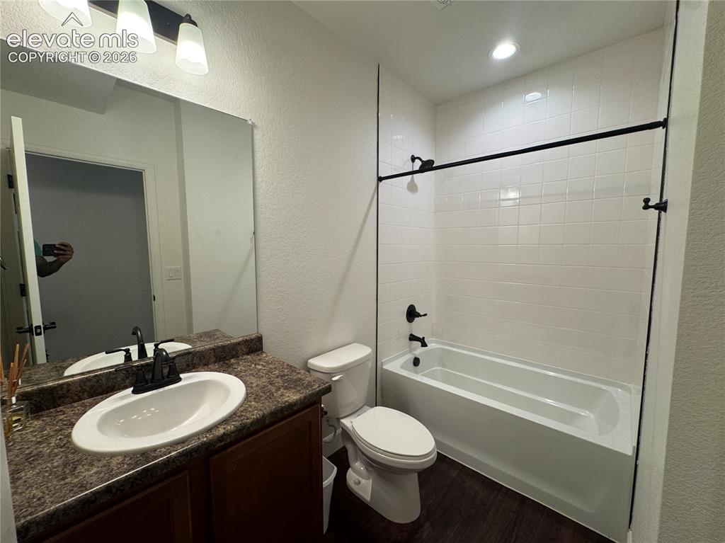 Image 26 of 31: Bathroom