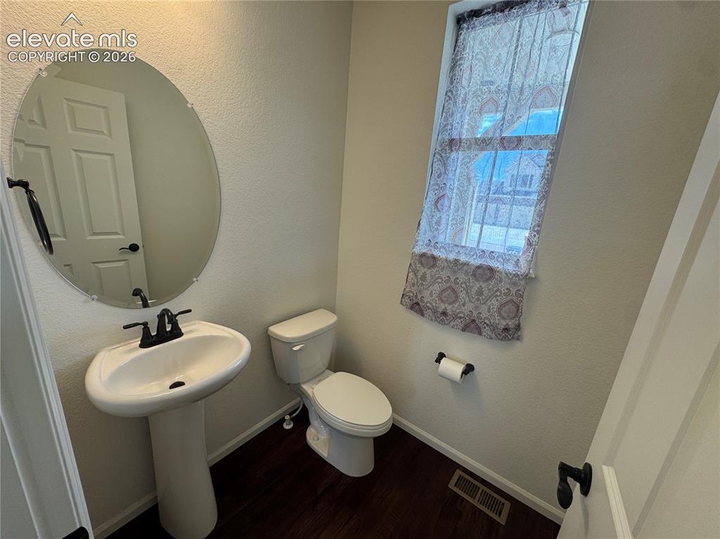 Image 4 of 31: Bathroom