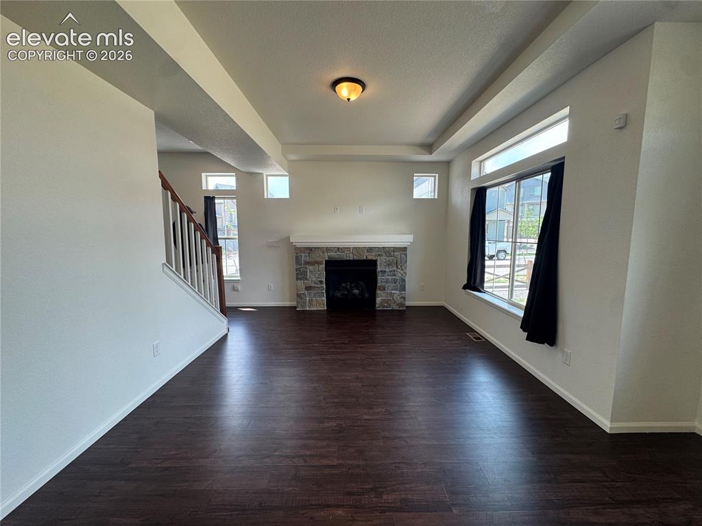 Image 6 of 31: Living Room