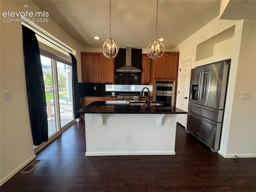 Image 8 of 31: Kitchen