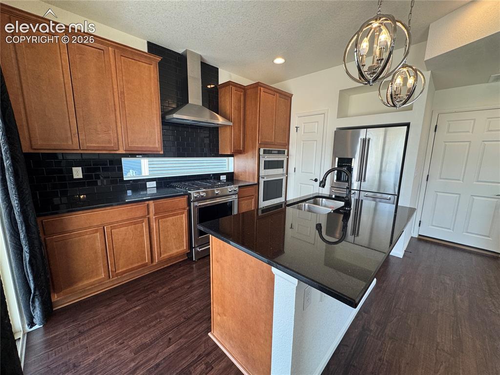Image 9 of 31: Kitchen