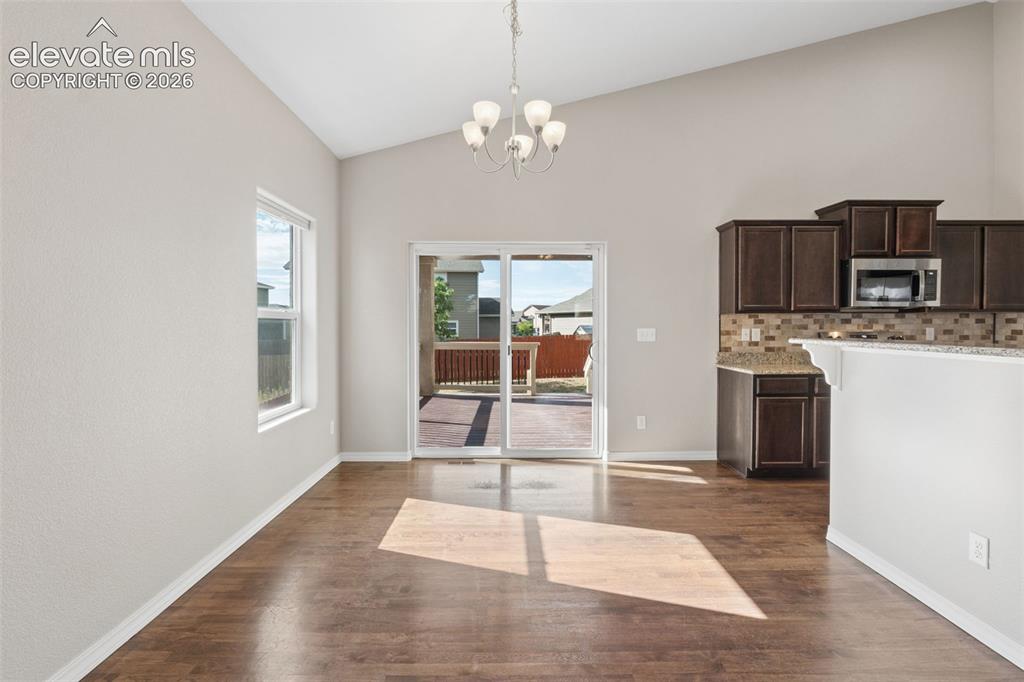 Image 9 of 46: Dining Area