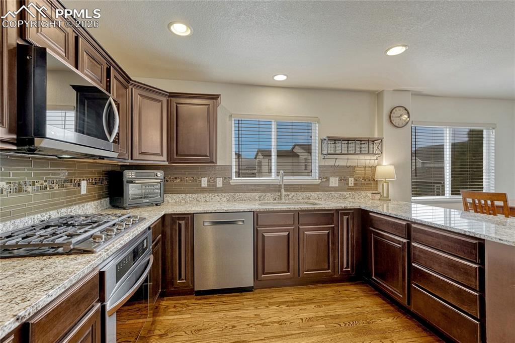 Image 15 of 38: Kitchen