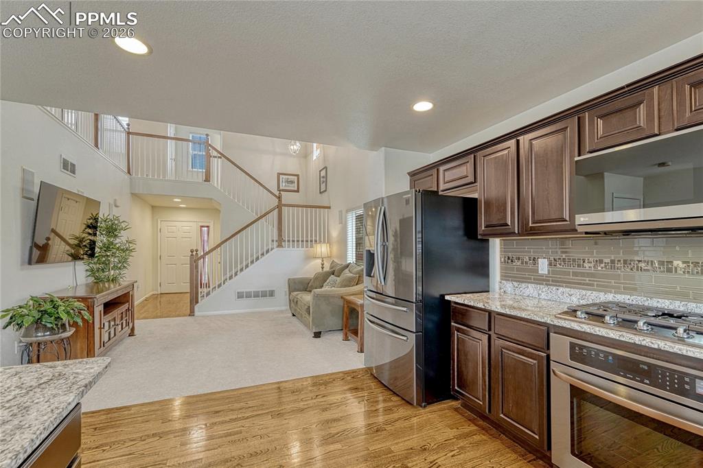 Image 18 of 38: Kitchen