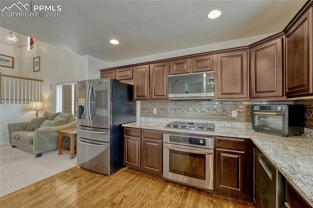 Image 19 of 38: Kitchen