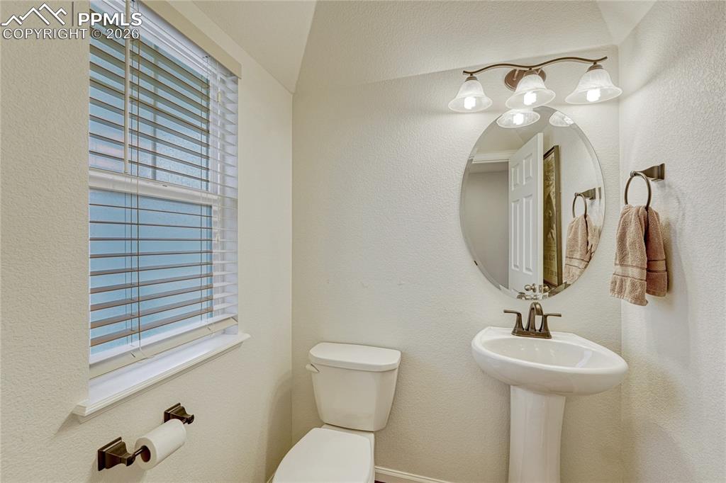 Image 20 of 38: Bathroom