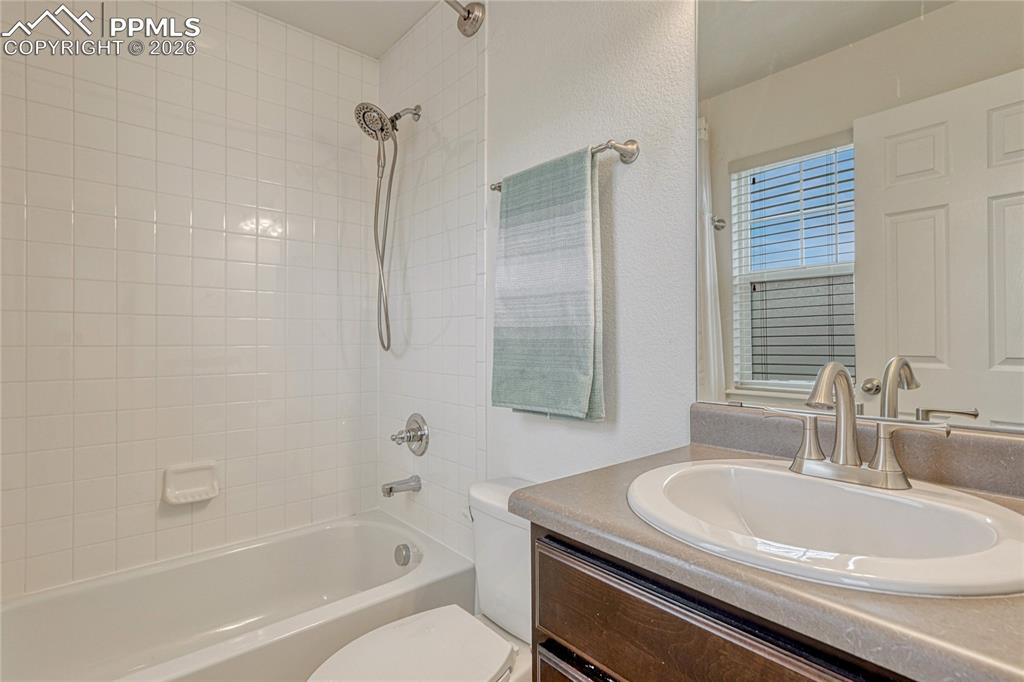 Image 24 of 38: Bathroom