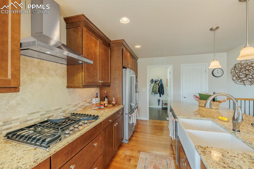 Image 15 of 36: Kitchen