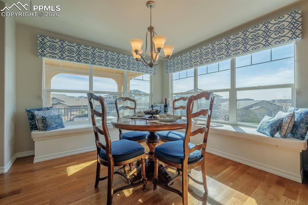 Image 16 of 36: Dining Area