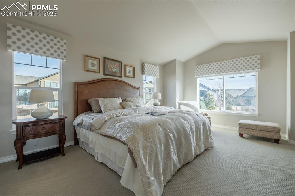 Image 17 of 36: Bedroom