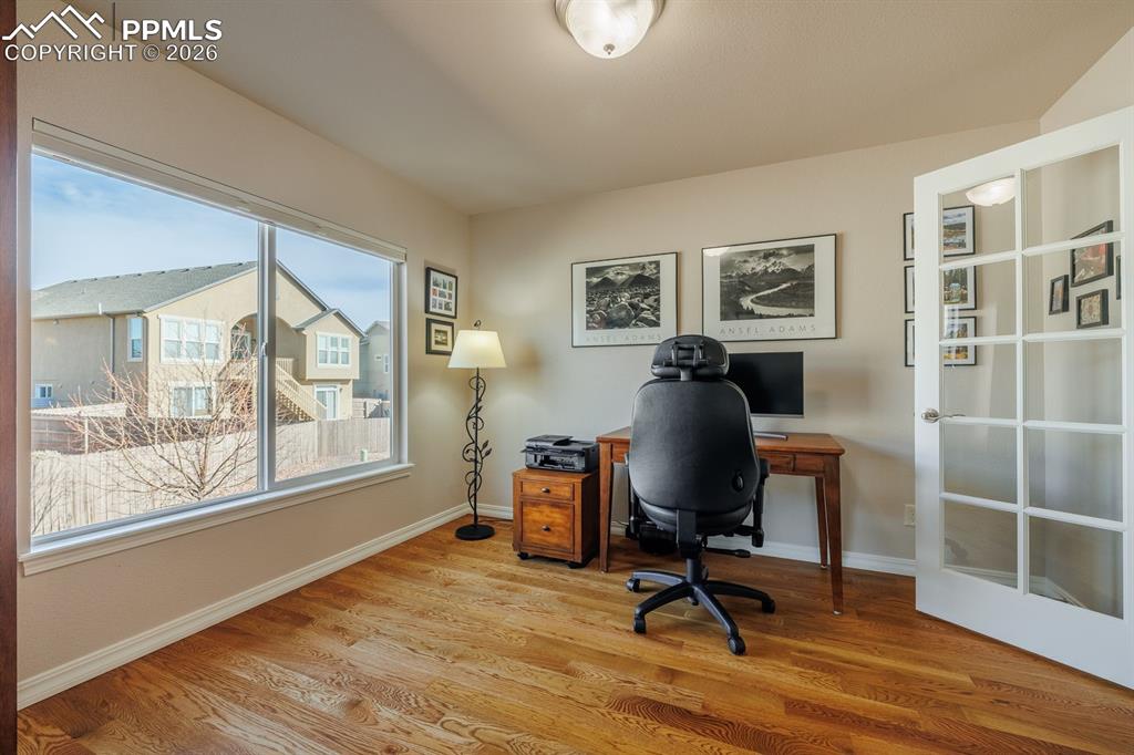 Image 23 of 36: Office