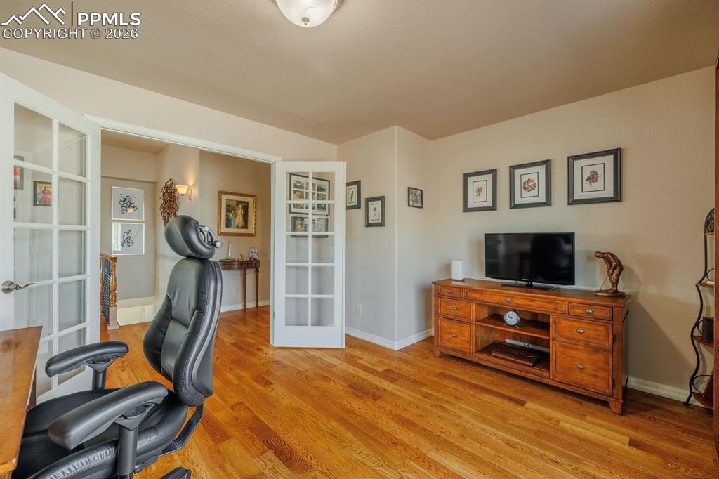 Image 24 of 36: Office