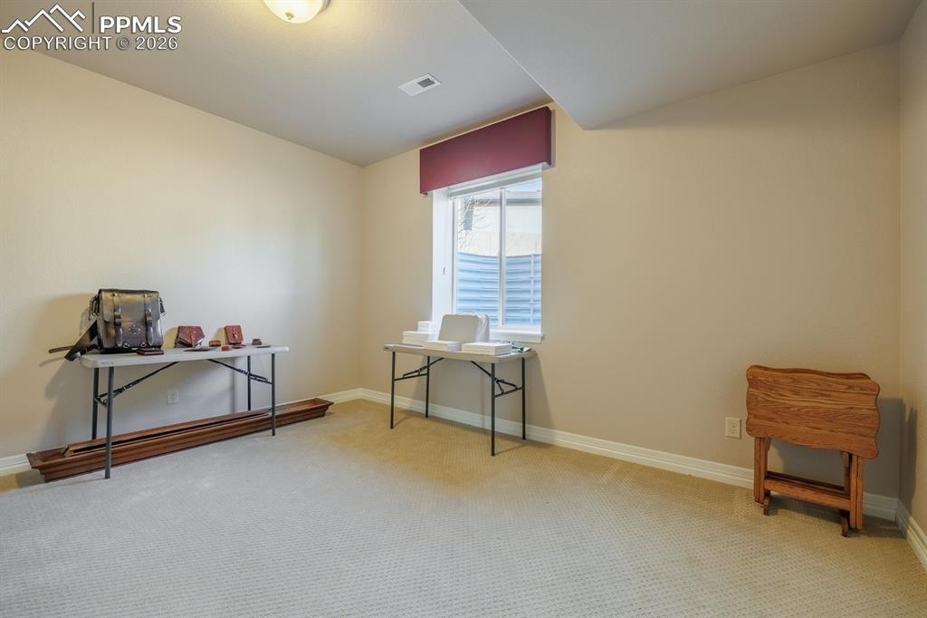 Image 32 of 36: Office