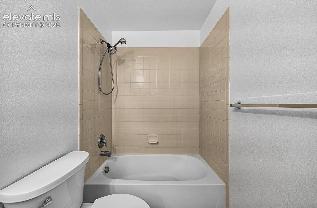 Image 28 of 39: Bathroom