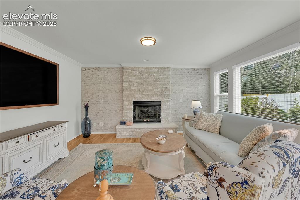 Image 12 of 35: Family Room 
