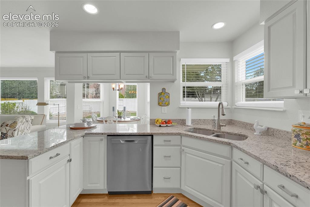 Image 8 of 35: Kitchen