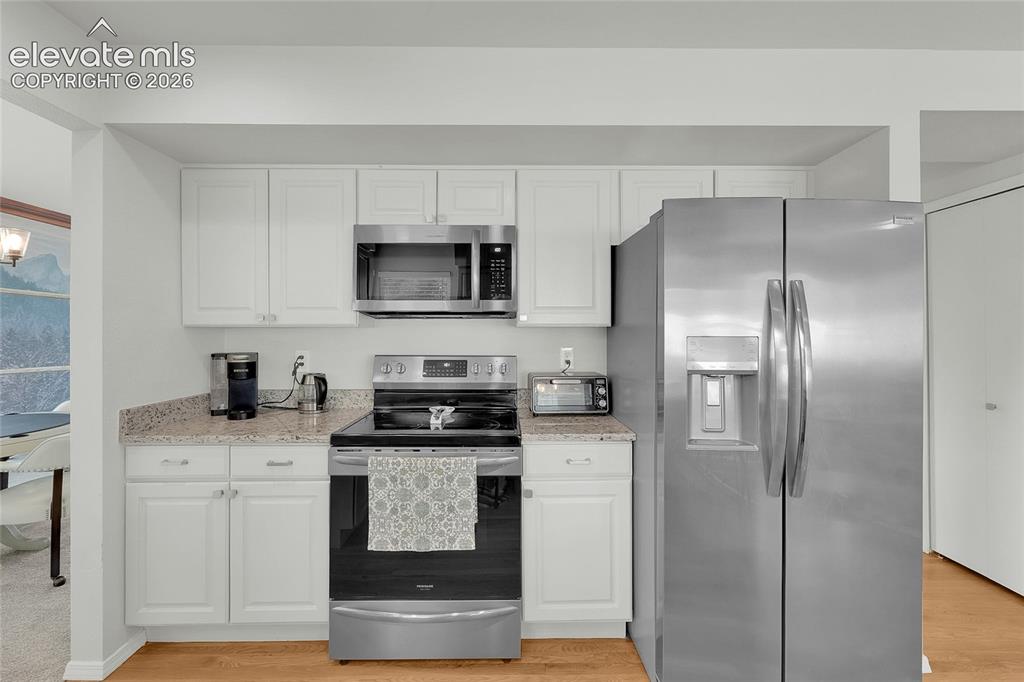 Image 9 of 35: Kitchen