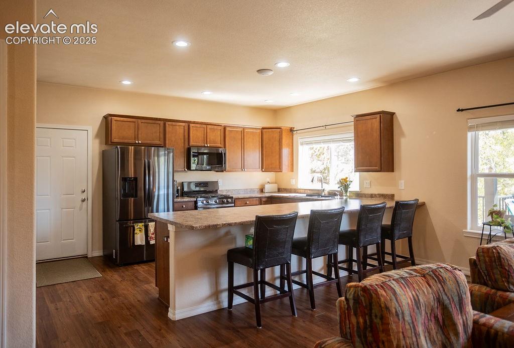 Image 12 of 40: Kitchen