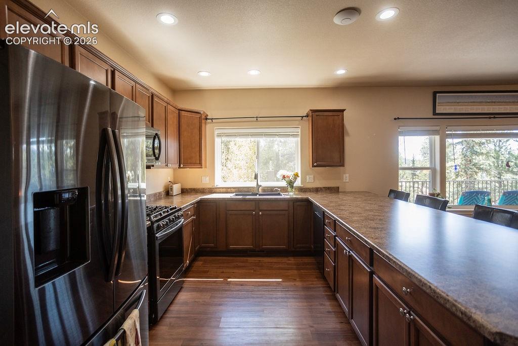 Image 13 of 40: Kitchen