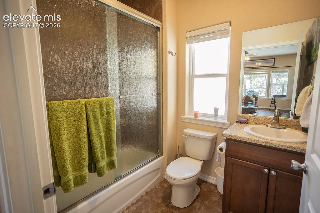 Image 19 of 40: Bathroom