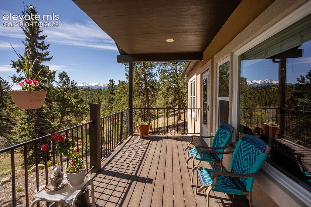 Image 6 of 40: Deck