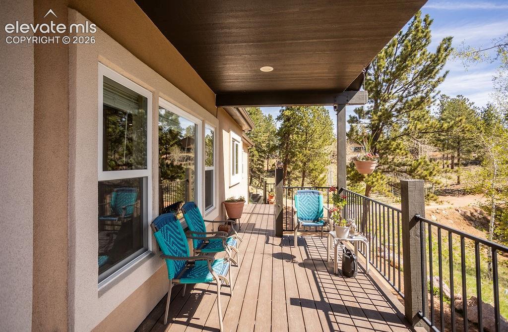 Image 7 of 40: Deck