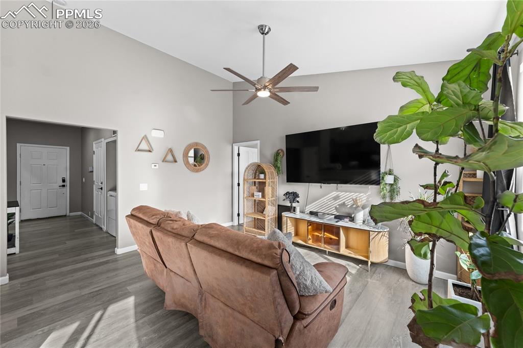 Image 11 of 32: Living Room