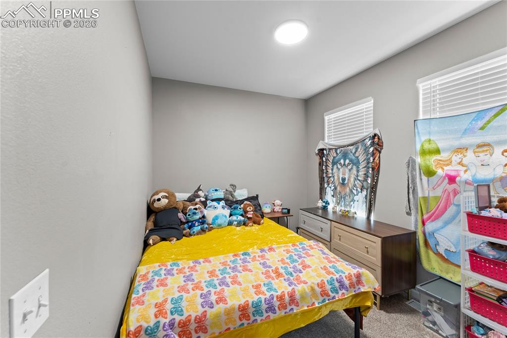 Image 18 of 32: Bedroom