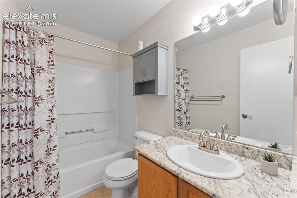 Image 15 of 22: Bathroom