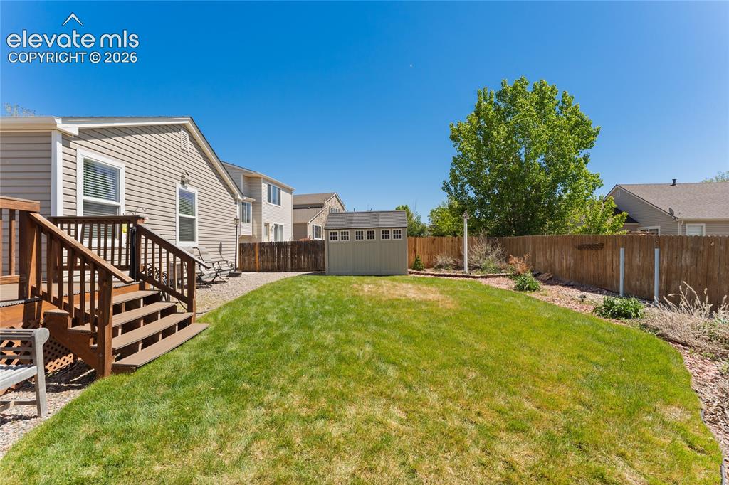 Image 18 of 22: Yard