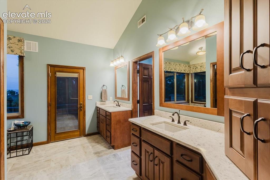 Image 25 of 50: Double vanity with light countertops and undermount sinks
