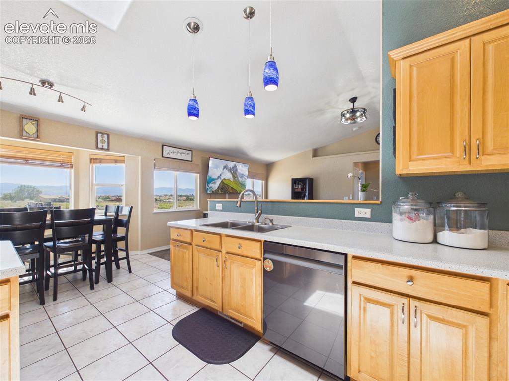 Image 14 of 45: Kitchen