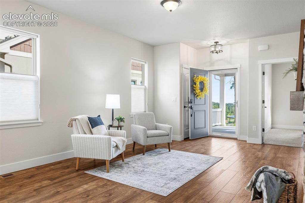 Image 10 of 50: Sitting Room