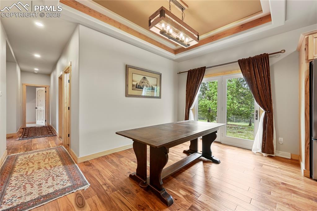 Image 13 of 39: Dining Area