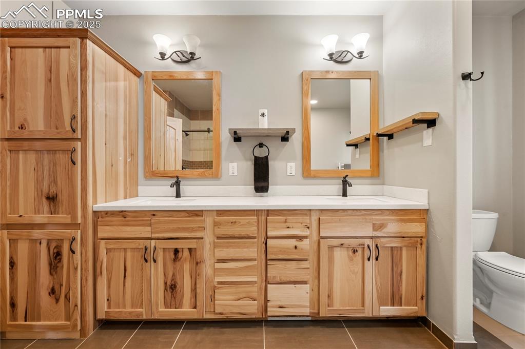 Image 17 of 39: Bathroom