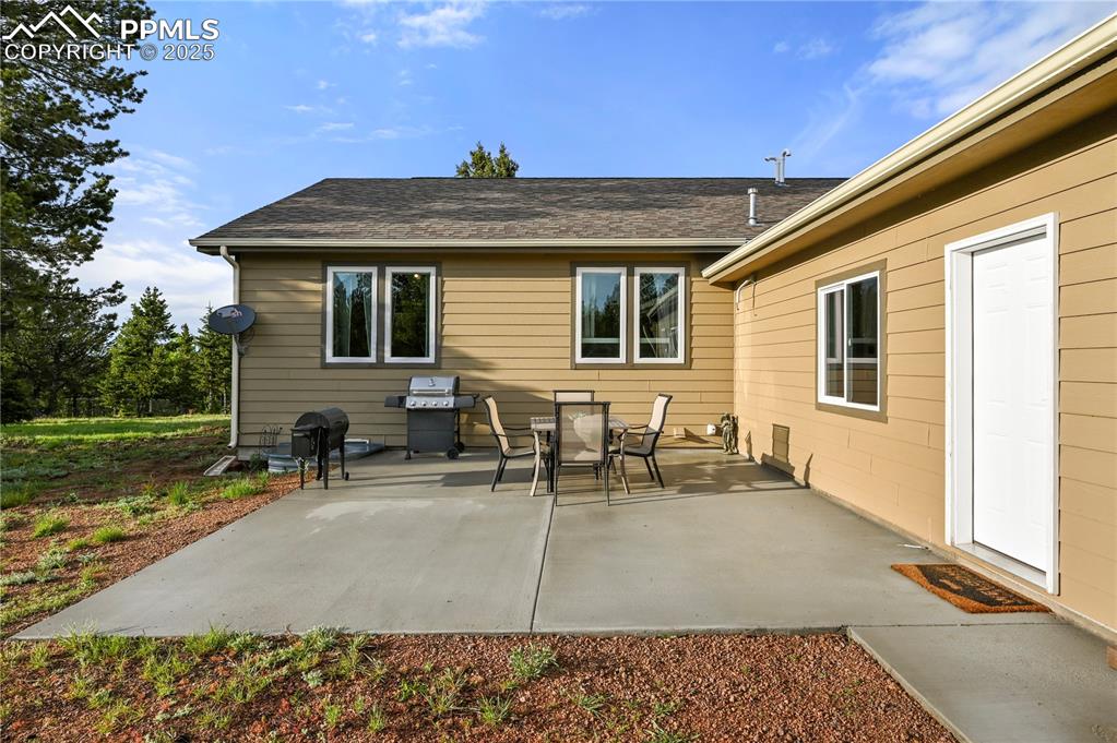 Image 24 of 39: Patio