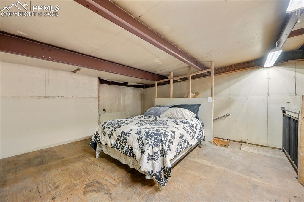 Image 35 of 39: Bedroom