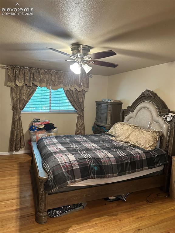 Image 16 of 34: Bedroom