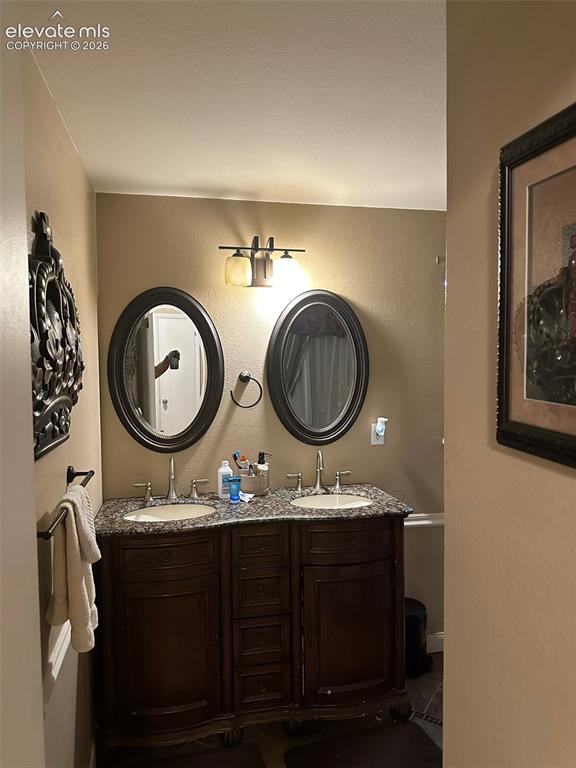 Image 20 of 34: Bathroom