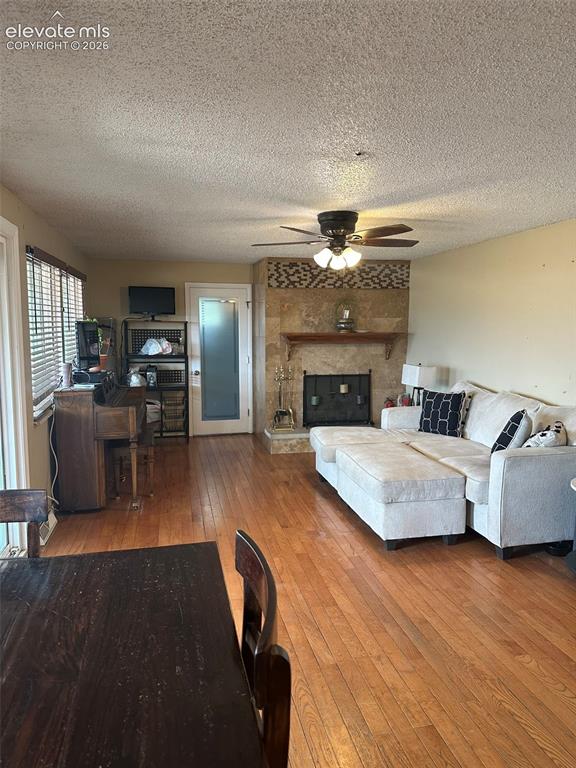 Image 9 of 34: Living Room