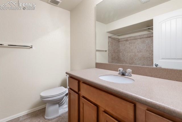 Image 32 of 44: Bathroom