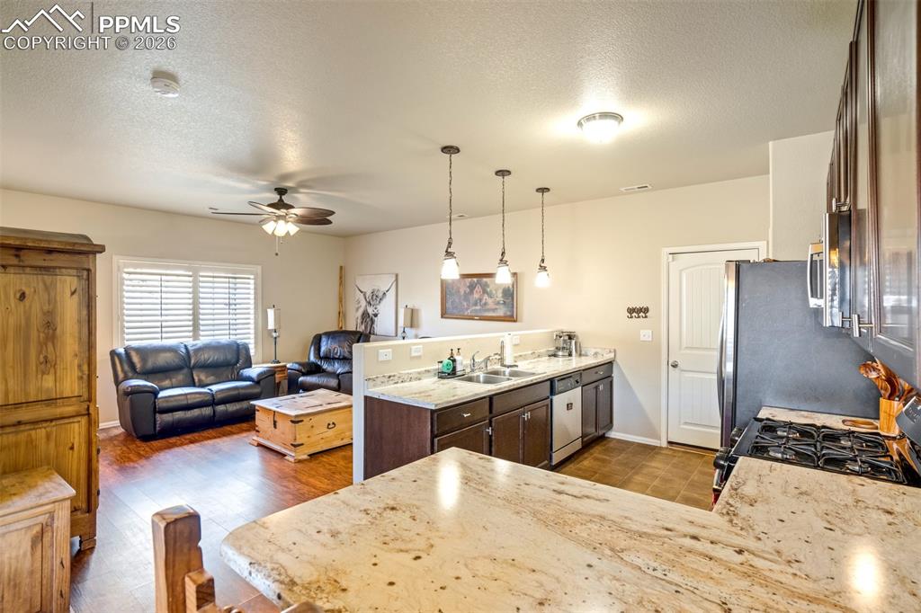 Image 10 of 41: Kitchen