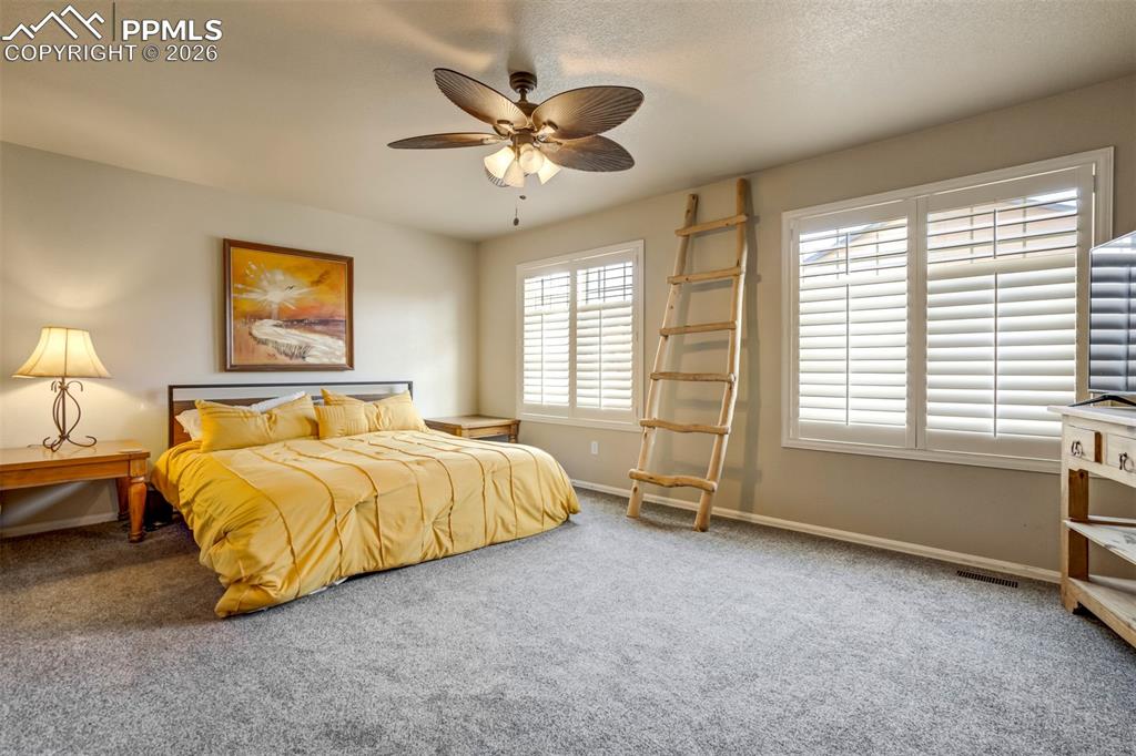 Image 15 of 41: Bedroom